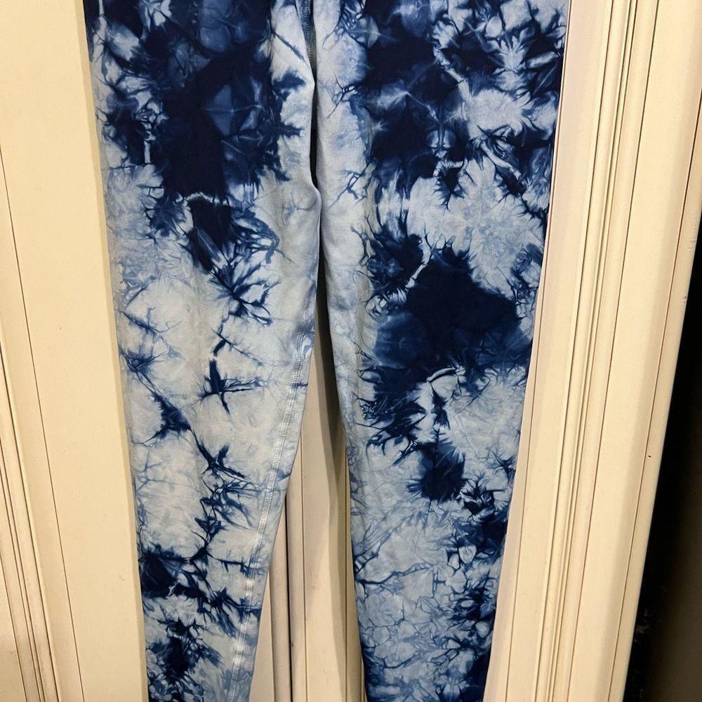 Electric & Rose
Venice Tie-Dye Leggings Sz S - Picture 2 of 8
